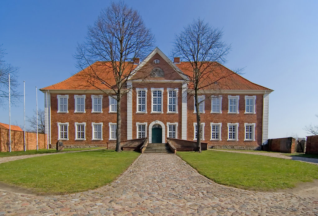 herrenhaus.jpg